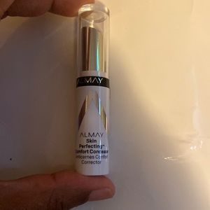 Almay Skin Perfecting Comfort Concealer